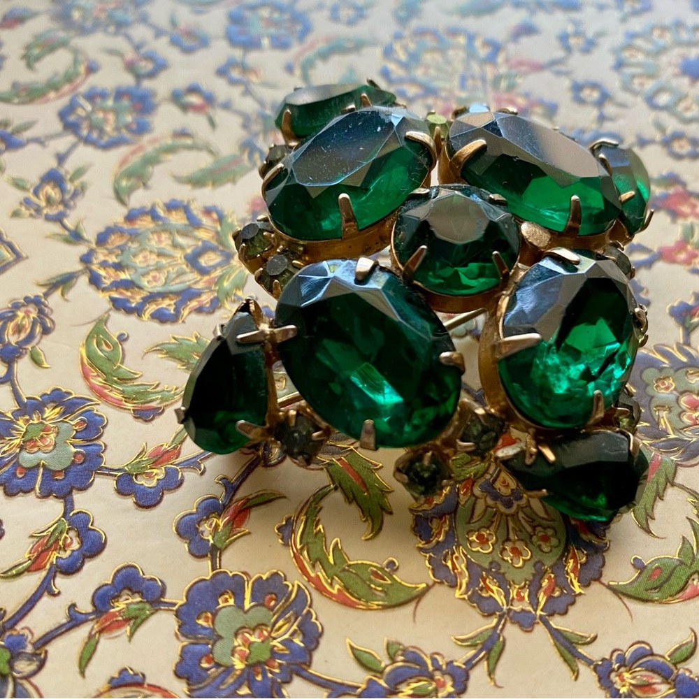 Elegant Vintage Emerald Crystal Brooch